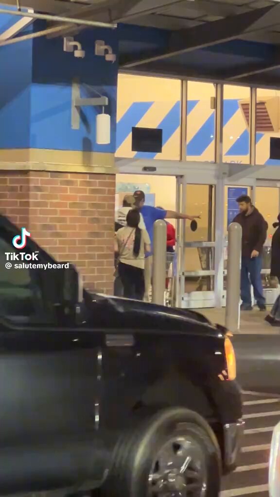 People were trying to get into Walmart 15 minutes before closing on Christmas Eve