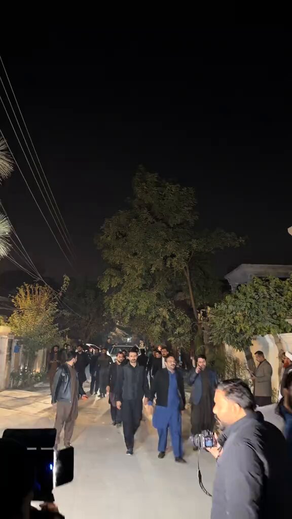 سابق صدر آئی ایس ایف خیبرپختونخوا وزیراعلیٰ سہیل آفریدی صاحب کی گھر آمد، برادرم مینا خان، برادرم شاہد خٹک، برادرم شفیع جان، برادرم امجد علی شاہ اور آنے والے تمام مہمانانِ گرامی کا تہہ دل سے مشکور ہوں۔