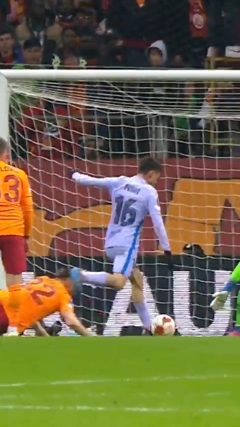 🚨 UEFA Avrupa ligi hesabı, ilk kez bir Barcelona'lı futbolcunun attığı golü paylaştı.