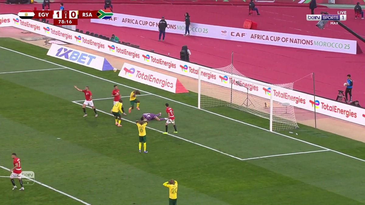 ببراعة كبيرة الحارس محمد الشناوي ينقذ مرماه من محاولة خطيرة لمنتخب جنوب إفريقيا #كأس_أمم_إفريقيا | #مصر | #جنوب_إفريقيا