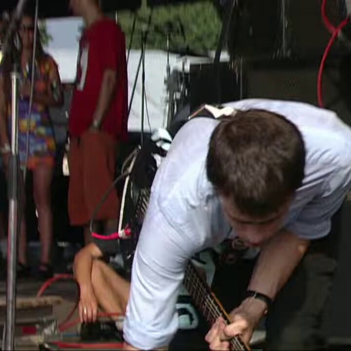 At Bizarre Festival in 1996, Weezer perform El Scorcho as self aware humour and alt rock awkwardness cut through a European festival crowd. The song appeared on Pinkerton, released the same year, an album that initially divided audiences before becoming a cult cornerstone of nineties alternative rock. Built around distorted crunch, emotional candour, and Rivers Cuomo’s confessional writing, performances like this captured Weezer at their most exposed, when insecurity and volume collided in real time on stage.