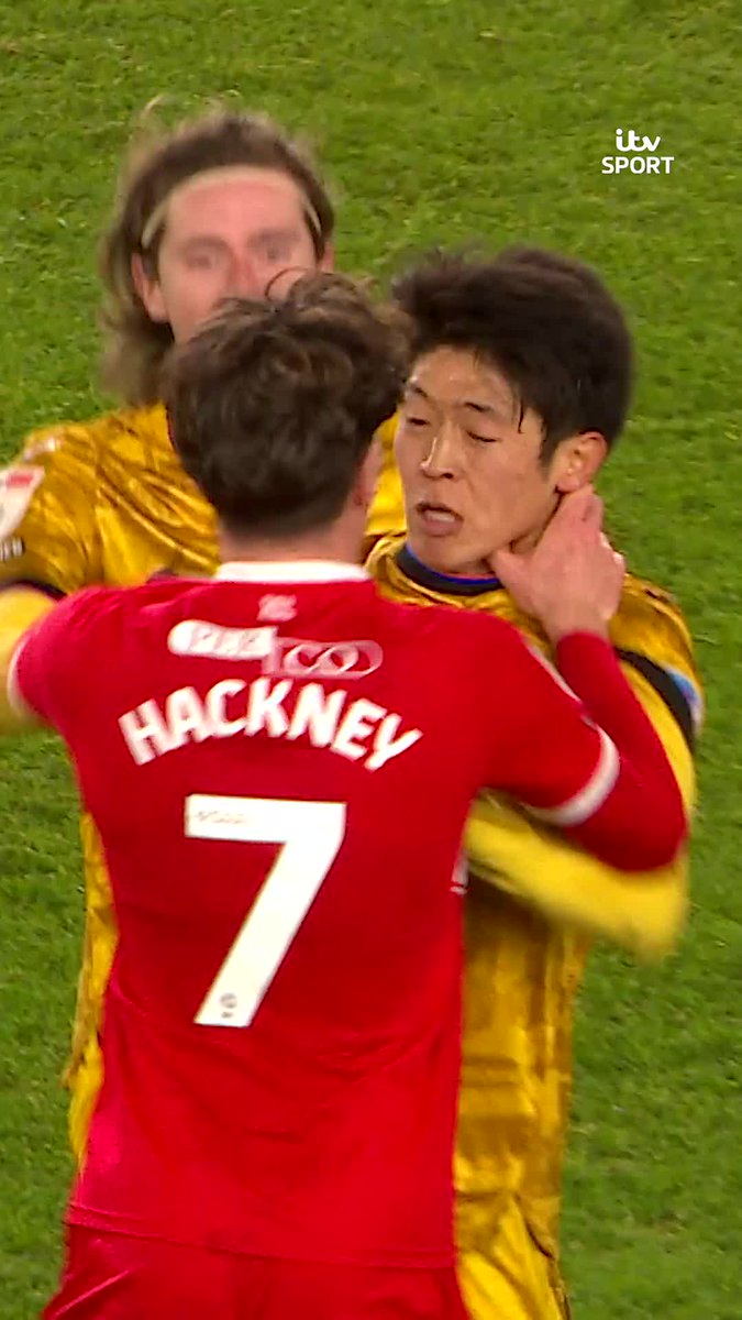 Head loss moment from Hayden HACKney 😬 Was the Middlesbrough midfielder lucky to avoid a red card for lashing out here?