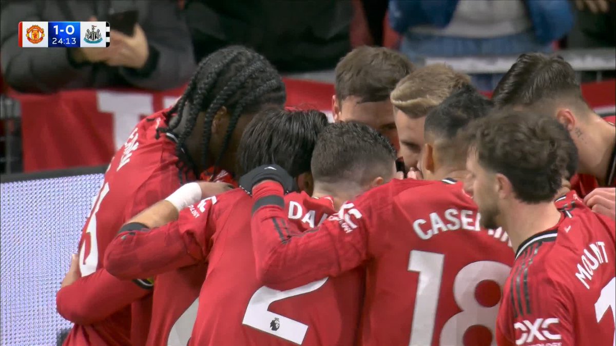 "What a FABULOUS HIT!" Patrick Dorgu scores his first goal for Manchester United and what a way to score it! 🤩