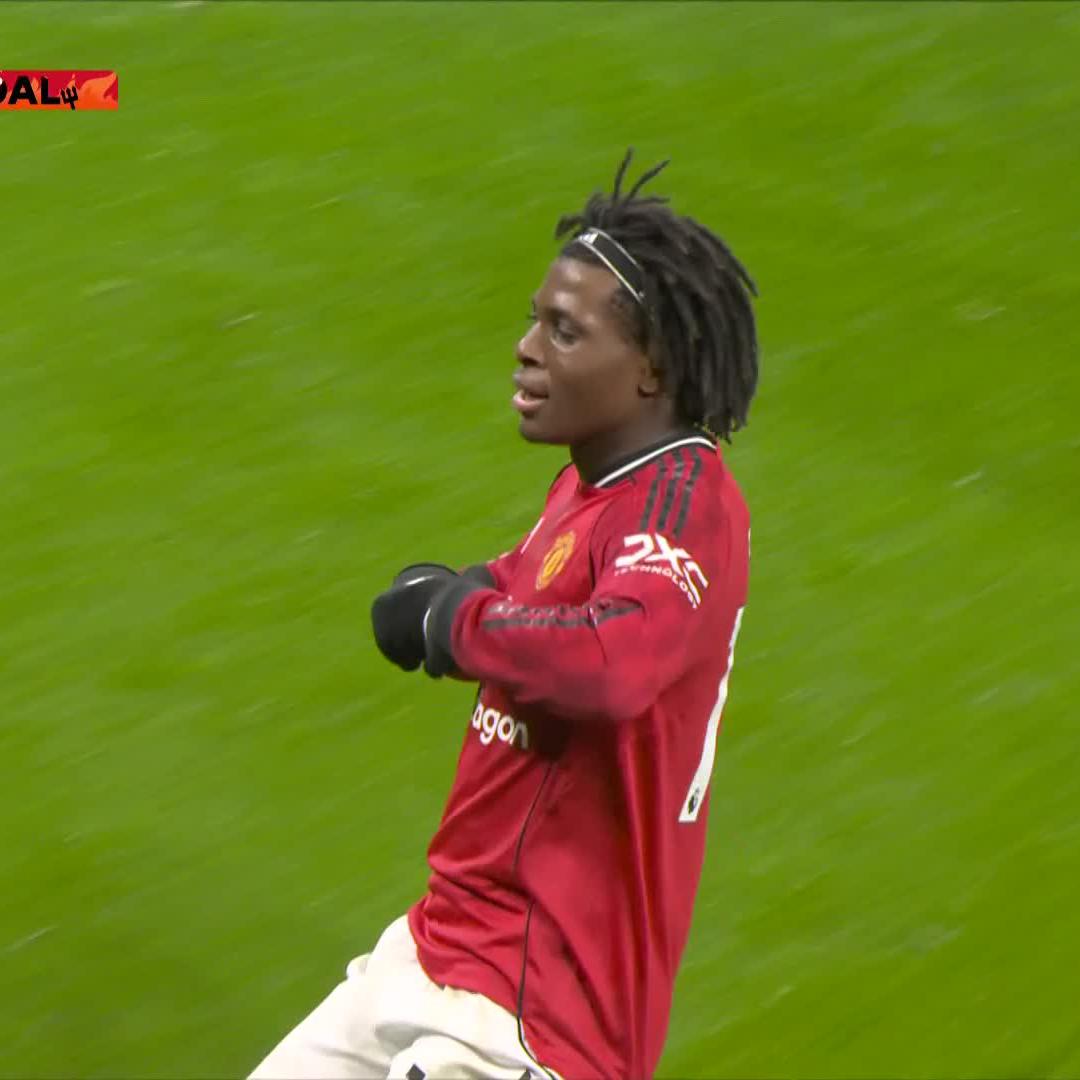 Patrick Dorgu gets the Old Trafford faithful off their seats 🤩🔴 📺 Stream #MUNNEW on DStv: #SSPremierLeague | @Discovery_SA