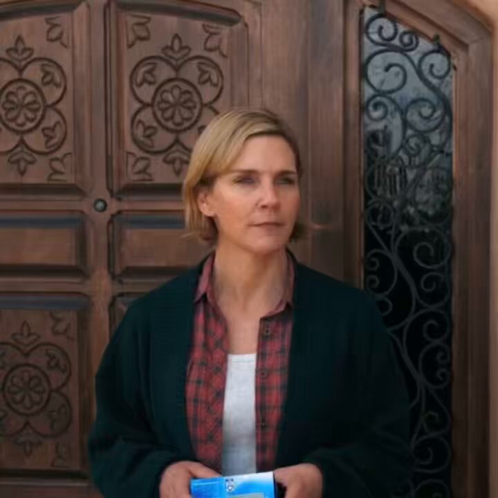 they should make carol wave in every episode