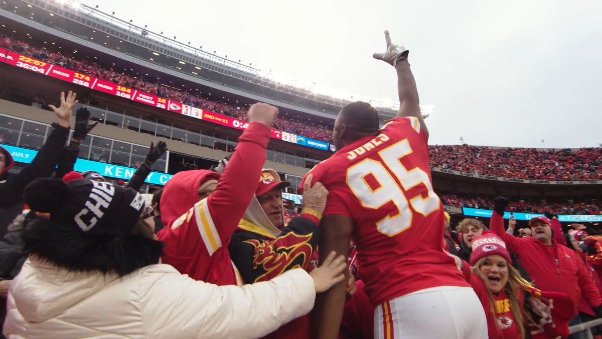 2019, in Arrowhead as KC beat LAC, while MIA beat NE, giving the Chiefs the two seed and a bye. Then Chris Jones jumped into the stands and his leg was inches from my face as he celebrated with us. Amazing moment. The next night I had dinner with Mahomes and Kelce.