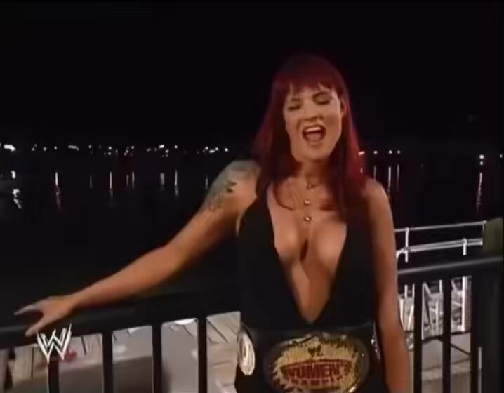 When Edge debuted his Rated-R WWE Championship Spiner belt on a random Episode of Raw. Oh and Btw Lita was looking Hot 🔥☠️