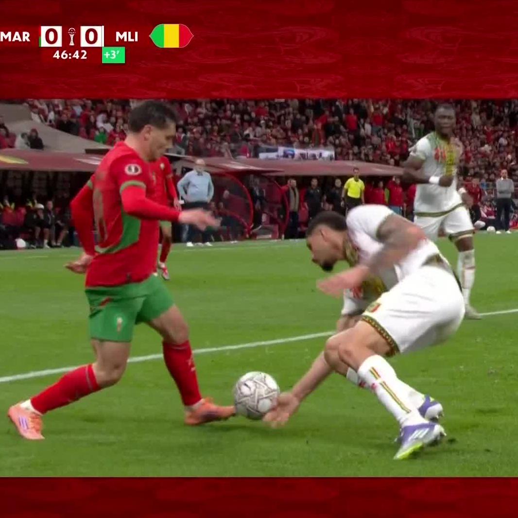 Brahim Díaz has too much trickery for Mali's defence 🎩🪄 📺 Stream #TotalEnergiesAFCON2025 on DStv: