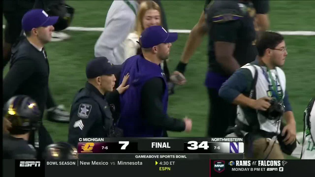 Six straight bowl wins for Northwestern Football 🎳