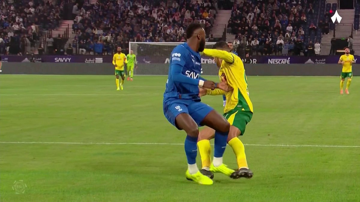 عصام عبدالفتاح لـ #في_المرمى: #الخليج كان يستحق ركلة جزاء أمام #الهلال 📺 شاهدوا الحلقة الكاملة من هنا:
