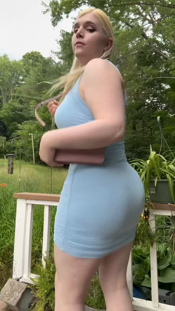 Do you think I can rock a lil dress 💖