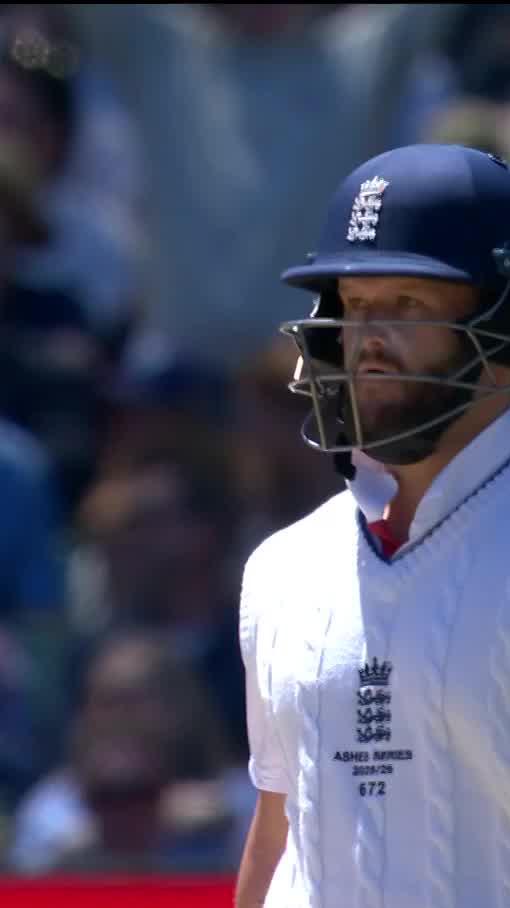The four was wild, the six was unbelievable but the English crowd couldn't get enough of this defence from Ben Duckett. #Ashes