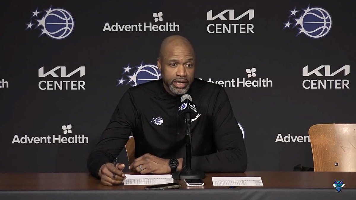 🎙️ Magic HC Jamahl Mosley: "Charlotte came in here and kicked our ass." "Give them a ton of credit. They've been playing great basketball—won the last three out of five. Charles (Lee) is doing a heck of a job with that group, and that's what they did tonight."