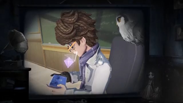 大学の講義が終われば… 休み時間はもちろん、第五人格！ BLK戦隊イライさんのことを 使い鳥さんに許可をもらって こっそり撮ってきたの！ こちらのSSR衣装とUR携帯品は 1月1日より実装♪ 彼に浮かぶ使い鳥さんのマークや 姿がかっこよすぎるの！ 乞うご期待、なの！ #IdentityV #第五人格 #IDVES