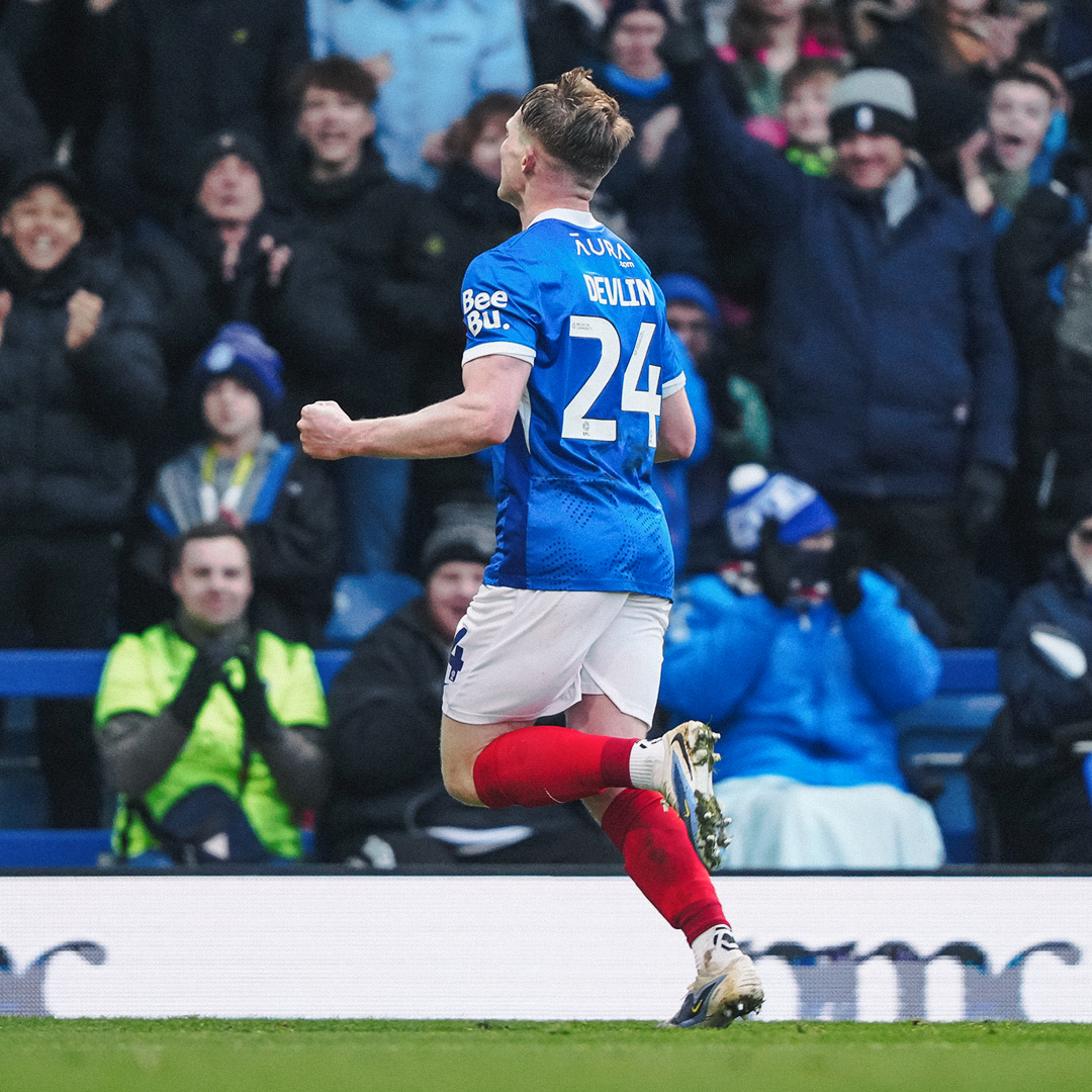 Is Terry Devlin one of the most underrated Championship players, never seems to have a bad game and just gives his all. #pup #Pompey