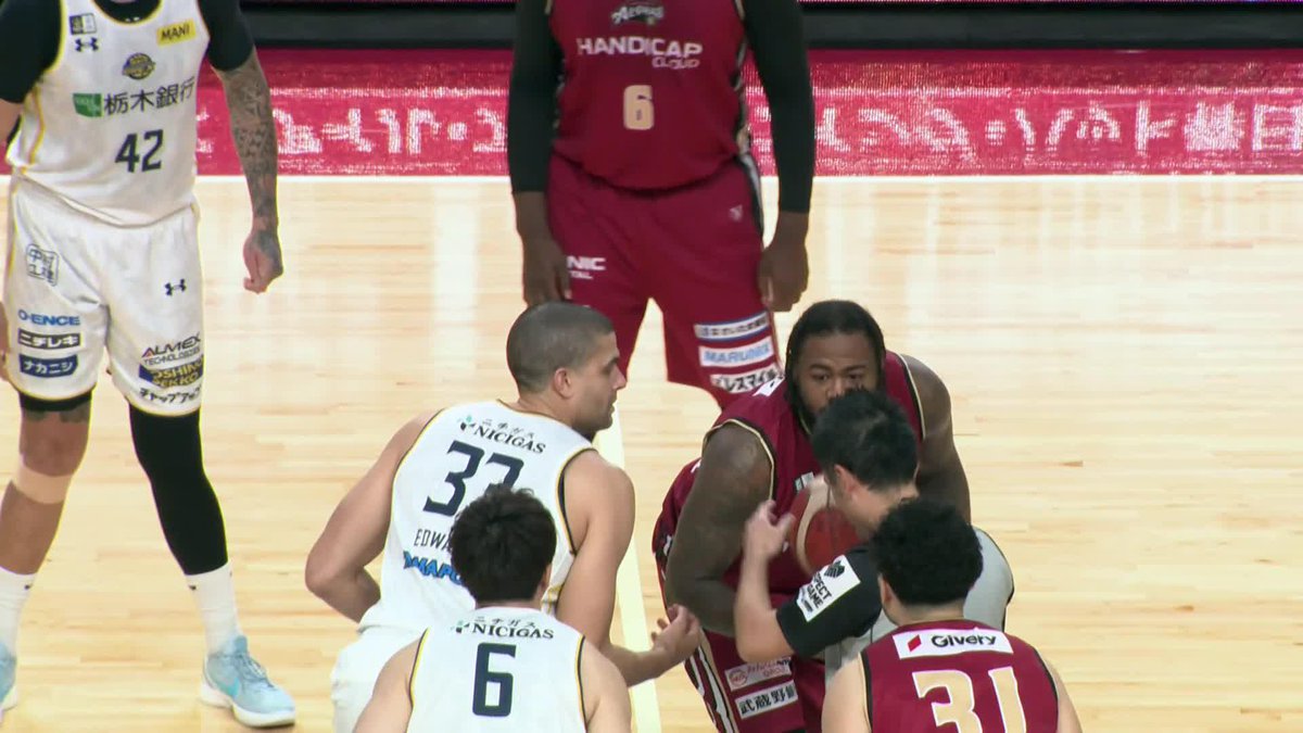 互いに深い関係を持つ越谷と宇都宮の一戦🔥 記念すべき初の「たまアリ」開催最初の得点は越谷#7 松山！ 越谷アルファーズ 宇都宮ブレックス / UTSUNOMIYA BREX 📡バスケットLIVEで生配信中 #Bリーグ #りそなグループ