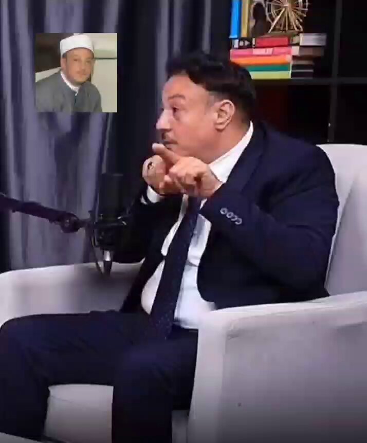 الداعية الأزهري محمد عبدالله نصر : أبو هريرة شخصية خرافية و الدليل أنهم يزعمون أنه عاصر النبي صلى الله عليه وآله سنتين فقط و روى عنه خمسة آلاف حديث و أسمه مجهول بينما الإمام علي عليه السلام الذي عاصر النبي صلى الله عليه وآله طوال حياته ليس له أحاديث الا خمسة فقط !