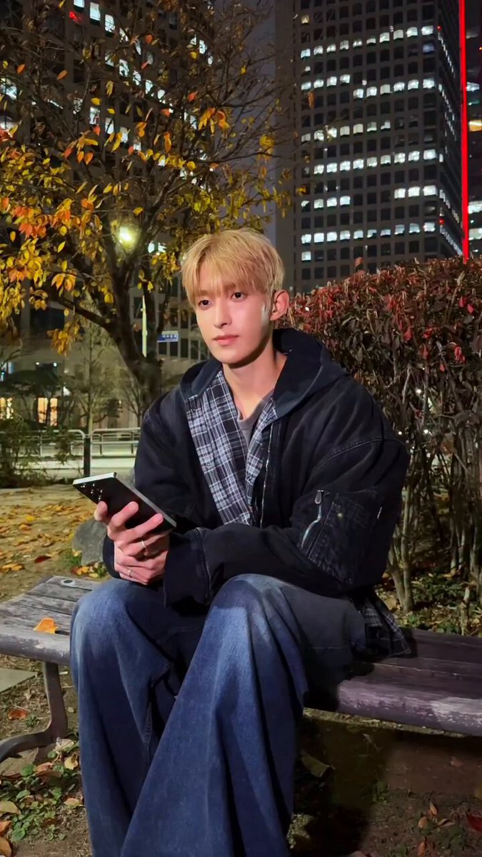 Dokyeom singing Raindrops by Seungkwan 🌧️