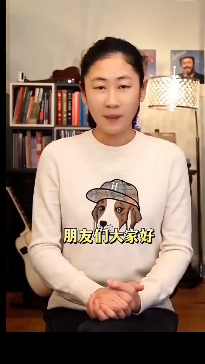 12月26日，姜昆助理前脚刚辟谣称姜昆近期并未出国，随后便遭视频拍摄者出面回应“打脸”。该拍摄者表示，相关视频拍摄于2025年11月19日傍晚，地点是在洛杉矶一位朋友家中。