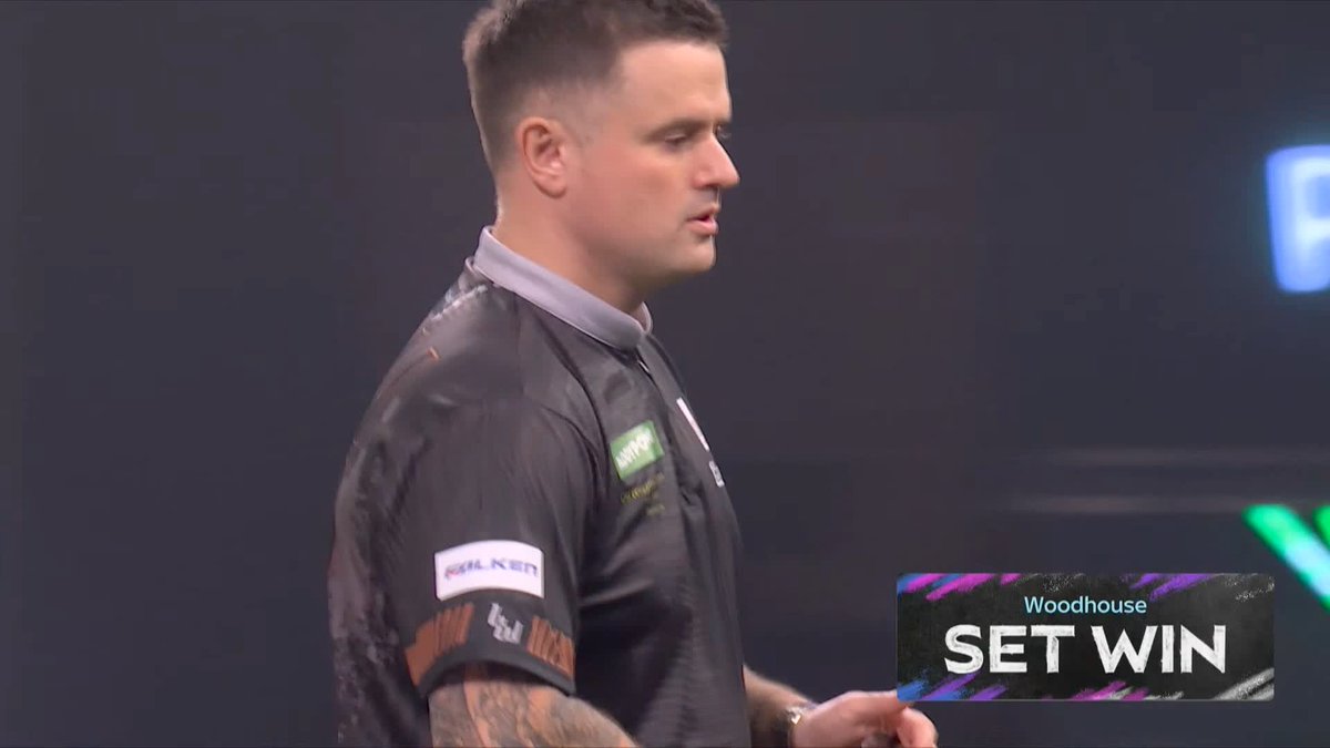 WOODHOUSE RUNNING RIOT! Luke Woodhouse is the only man at the races here, winning six legs on the spin to take a 3-1 lead against Andrew Gilding! 📺 #WCDarts | R3