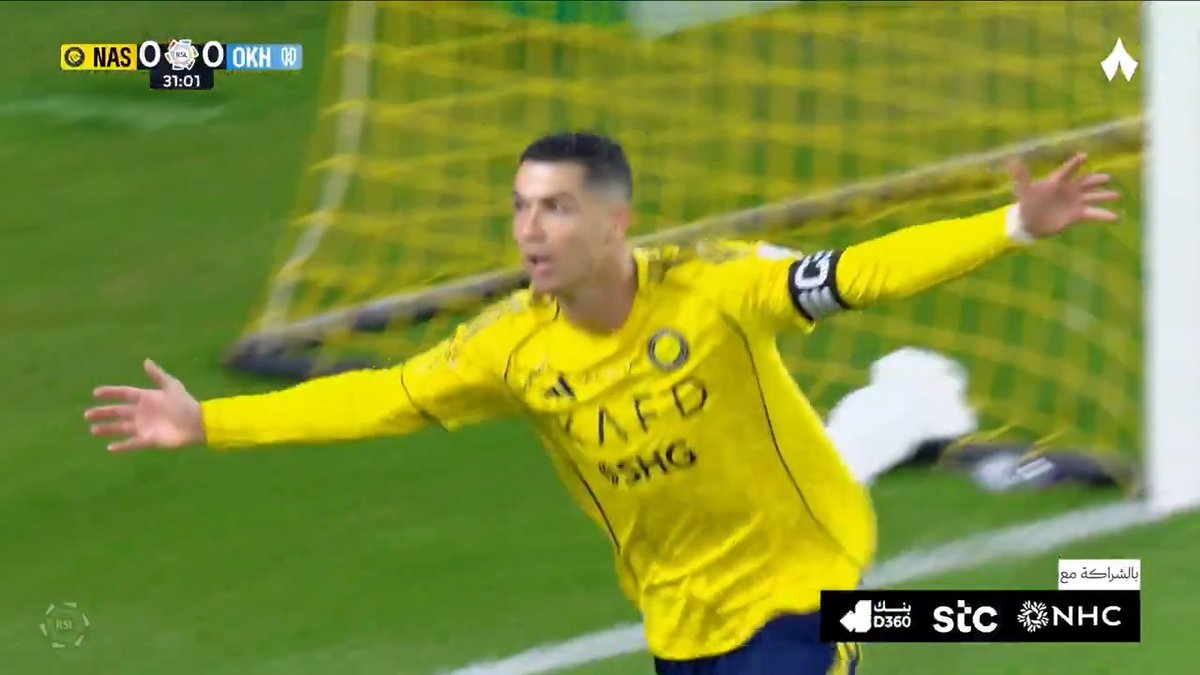 هدف!⚽️ الأسطورة كريستيانو رونالدو يقص شريط الأهداف، ويمنح النصر التقدم بالهدف الأول 🟡🤩 #النصر_الأخدود | #دوري_روشن_السعودي