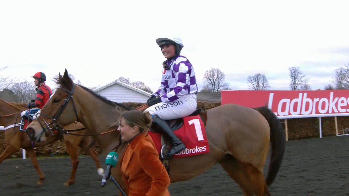 🔊 SOUND ON 🔊 🥺 Megan Nicholls interviews her sister and Mom after Olive Nicholls wins on Viroflay at Kempton 😭 #ITVRacing |Olive Nicholls|Megan Nicholls|Paul Nicholls OBE