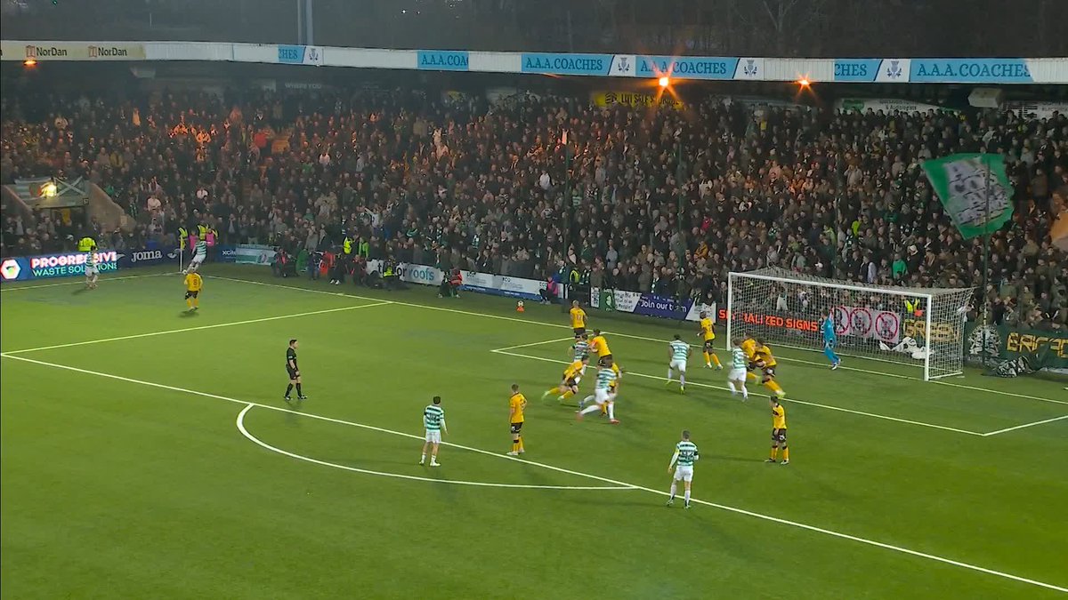 🫸 "There is a clear push from Maeda" 🤔 "Is it enough to give a foul? I don't think so" 👀 "Depending on who's playing..." The studio is divided over Celtic's penalty ⤵️