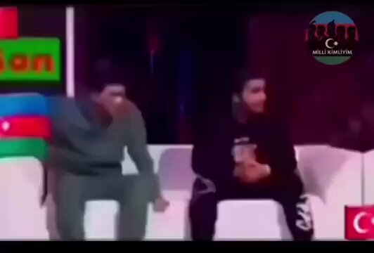 Türk bayrağını yere atan bir Fransıza dersini veren Azerbaycanlı dövüşçü.