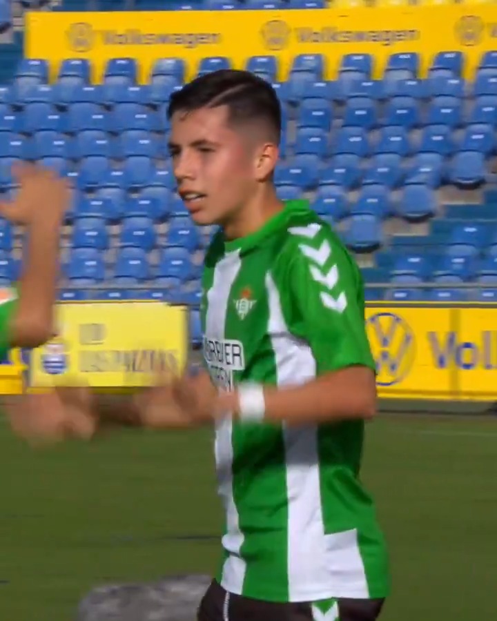 ¡Iván Calderón anota el primer tanto bético en #LALIGAFCFUTURES para ponernos por delante! 🙌💚 #CanteraBetis
