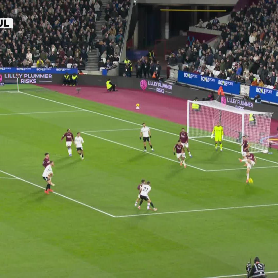 🚨🏴󠁧󠁢󠁥󠁮󠁧󠁿 RAUL JIMENEZ SCORED THE GAME WINNING GOAL FOR FULHAM AGAINST WEST HAM IN THE PREMIER LEAGUE! 🔥 Scoring in back-to-back games in England for the first time this season. 🐺