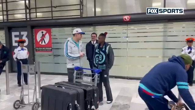 ¡NUEVO REFUERZO DE CRUZ AZUL FEMENIL! 🚂 🔥 Uchenna Kanu llegó a CDMX para reportar con la Máquina, procedente del Racing Louisville; fue la primera africana en la Liga MX Femenil tras su paso por Tigres 🐅 📹: David Espinosa 🥸 #CentralFOX