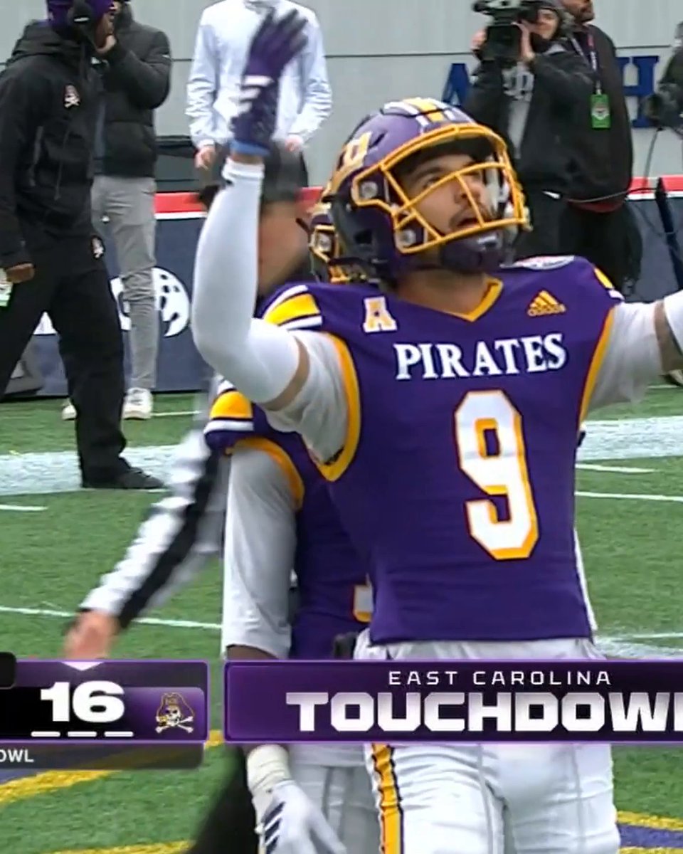 This sequence of events in Pitt-ECU 😳 ECU's TD was overturned for an inadvertent whistle, Pitt takes the lead on a scoop and score and then ECU answers back 😮