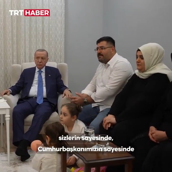 Artık abi de nasıl bir nasip varsa Reis ve Devlet Bahçeli evine konuk oldu. Ağlamak istiyorum 🙂😎