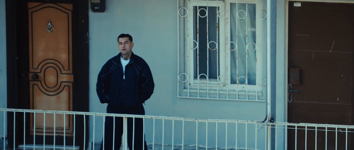 UZI ve Motive'nin Şarkılar Sokaklara Ait isimli şarkısı, Spotify'da 50 milyon dinlenmeyi geçti.