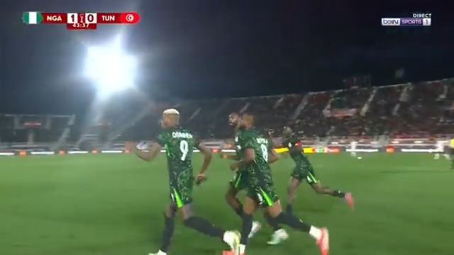 Victor Osimhen ouvre le score pour le Nigéria et lance le choc contre la Tunisie !!! Et il se prend un carton jaune pour sa célébration...