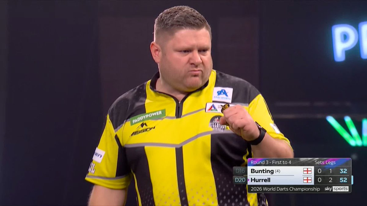 HURRELL HITS THE FRONT! James Hurrell punishes a sluggish start from Stephen Bunting to draw first blood in this Round Three tie! 📺 #WCDarts | R3