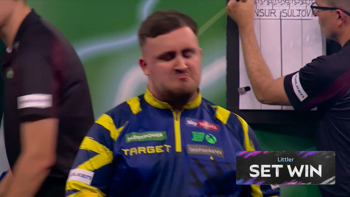 LIGHTNING START FOR LITTLER! Statement start from the world number one! Luke Littler averages 110 to claim the opening set in three straight legs, wrapping it up with an 11-dart break of throw! 📺 #WCDarts | R3