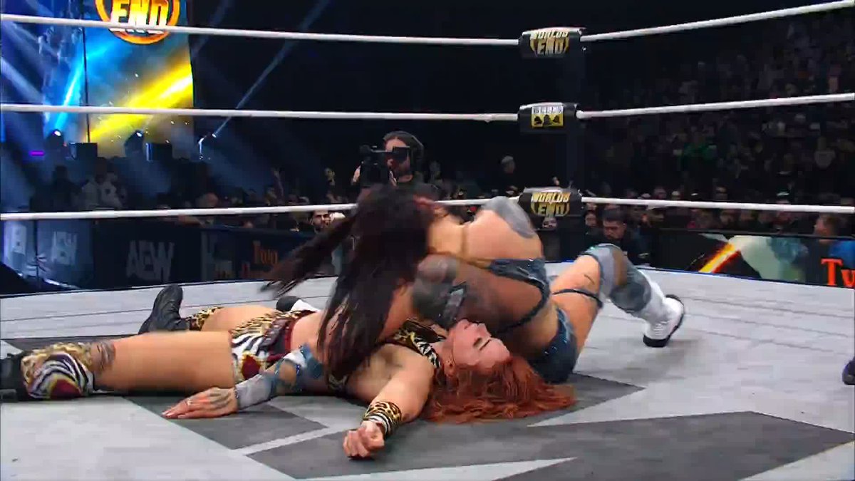 Both competitors left it all in the ring, but STILL standing tall as AEW Women’s World Champion is Kris Statlander! Watch #AEWWorldsEnd on HBO Max PPV