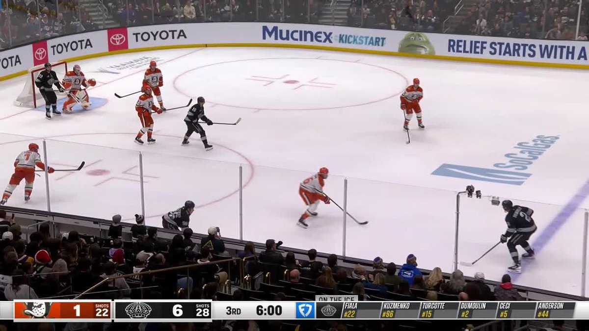 LAFERRIERE GETS THE HATTY AND THE KINGS ARE UP 6-1 🎩🚨🚨🚨