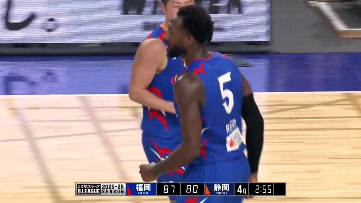 ▌12/28|試合終了|vs. 静岡 ▌ 福岡 97-88 静岡 ライジングWIN⚡️ リードが6本の3Pシュートを含む37得点の活躍。粘りのディフェンスから逆転し、年内最終戦を白星で締めくくりました! 応援ありがとうございました! 📡バスケットLIVE #ライジングゼファーフクオカ