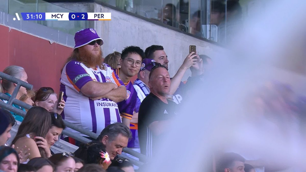 Nothing like Perth Glory FC recruiting England's Barmy Army 🏴🎺! 🏴🤝 How good do those chants sound around AAMI Park 😂 #MCYvPER continues LIVE on Paramount+
