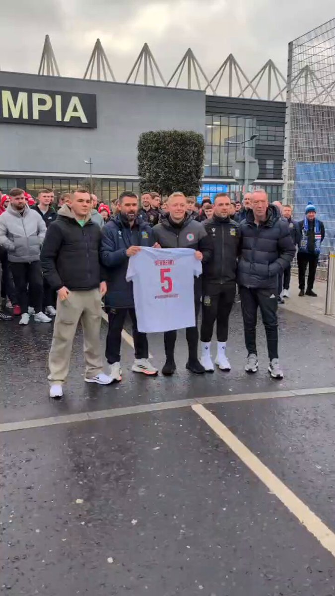 Walking from Windsor Park to Solitude in memory of Michael Newberry ♥️ Cliftonville FC 🤝 Linfield FC #SportsDirectPrem