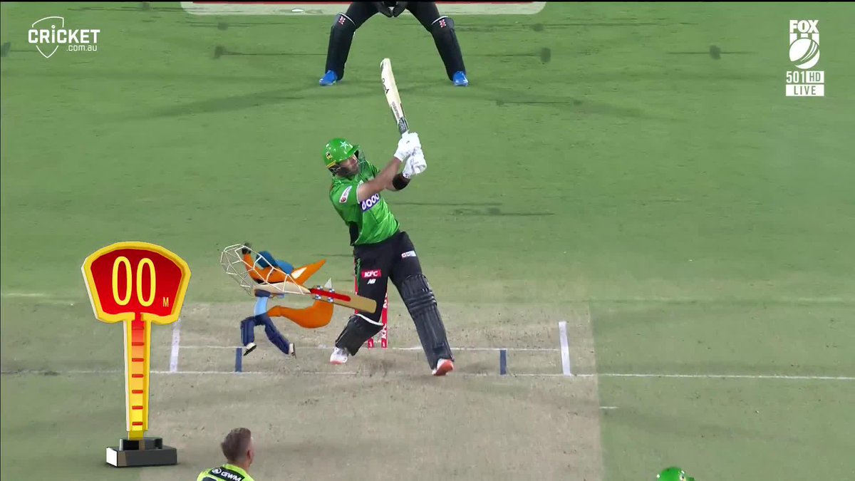 104 METRES 😳 Glenn Maxwell hits the ball on the roof to bring up his 150th Big Bash SIX! #BBL15