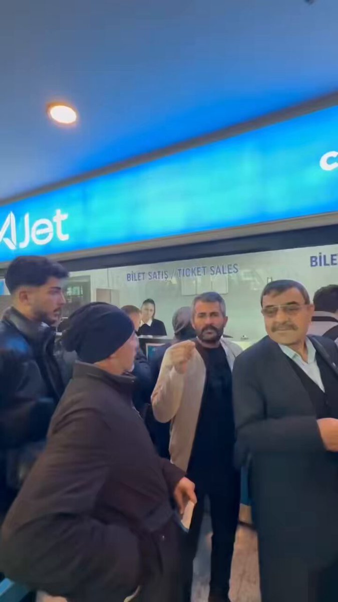 Ankara–Van hattında bir havayolu firmasına ait seferlerin iki gün üst üste iptal edilmesi, aralarında acil hastası olanların da bulunduğu yaklaşık 50 yolcuyu mağdur ederken, yolcular firmadan yeterli bilgilendirme ve çözüm sunulmadığını öne sürdü.