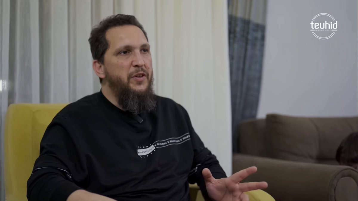 ‘‘Dışarıda geri sayım başlarken; 10, 9, 8… ben abdest aldım, namaza durdum. Tam secdeye indiğimde eğlence sesleri yükseliyordu. Secdedeyken dedim ki: ‘Allah’ım, beni bugün burada onlardan ayırdığın gibi, mahşerde de ayır...’ ’’ #GünahGecesi