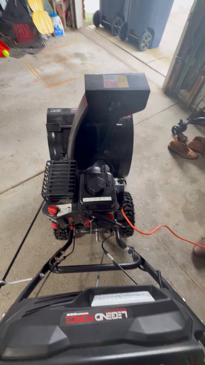 Calling all members of the #snowblowersquad Any suggestions? I dumped a bottle of seafoam small motor treatment in the tank at the beginning of the week but still no luck.