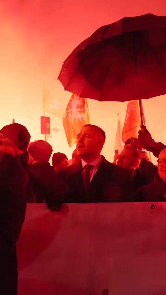 🇵🇱Poland's PRESIDENT surrounded by flares singing as Poland remembers Our stunning VIKTORIOUS resistance against the Germans in 1918!! 🧨🔥 Most presidents would sh*t themselves at the "pop" of the flare as it is ripped let alone ever stand anywhere near one 🤦🏽😂 POLISH PRIDE! 🧨🔥 CZEŚĆ I CHWAŁA BOHATEROM!! 🇵🇱💪🏼 📽️: Kancelaria Prezydenta RP