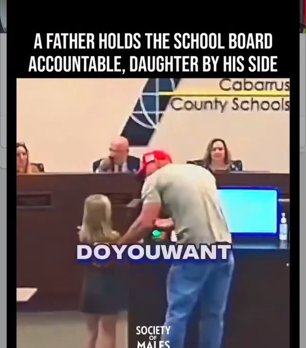 🚨This father offers to personally watch the school board members’ wives use the bathroom! His point is simple: His daughter does not want a boy watching her.👇🏻