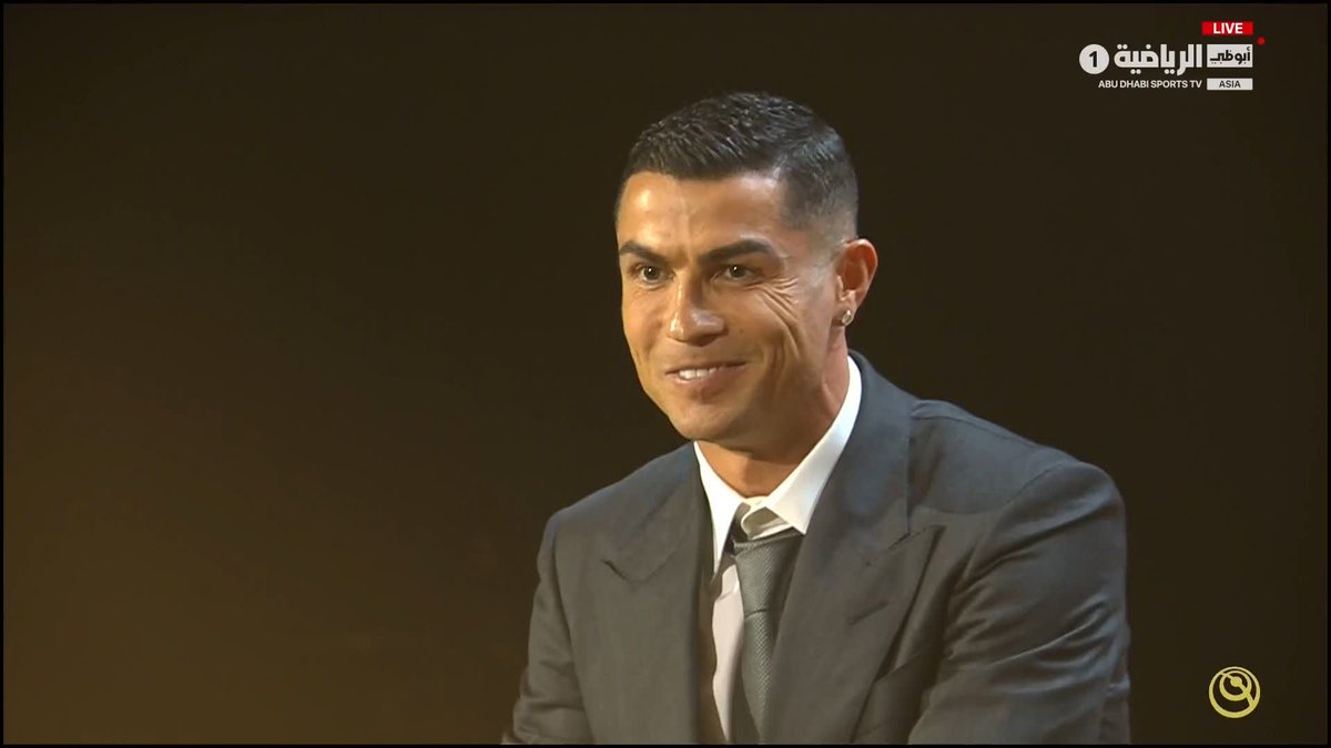 "هدفي الحالي هو الوصول للهدف رقم 1000 وتحقيق كل البطولات الممكنة" الأسطورة كريستيانو رونالدو يتسلم جائزة أفضل لاعب في الشرق الأوسط 2025🔝💫 حفل #جوائز_جلوب_سوكر 🏆🌟