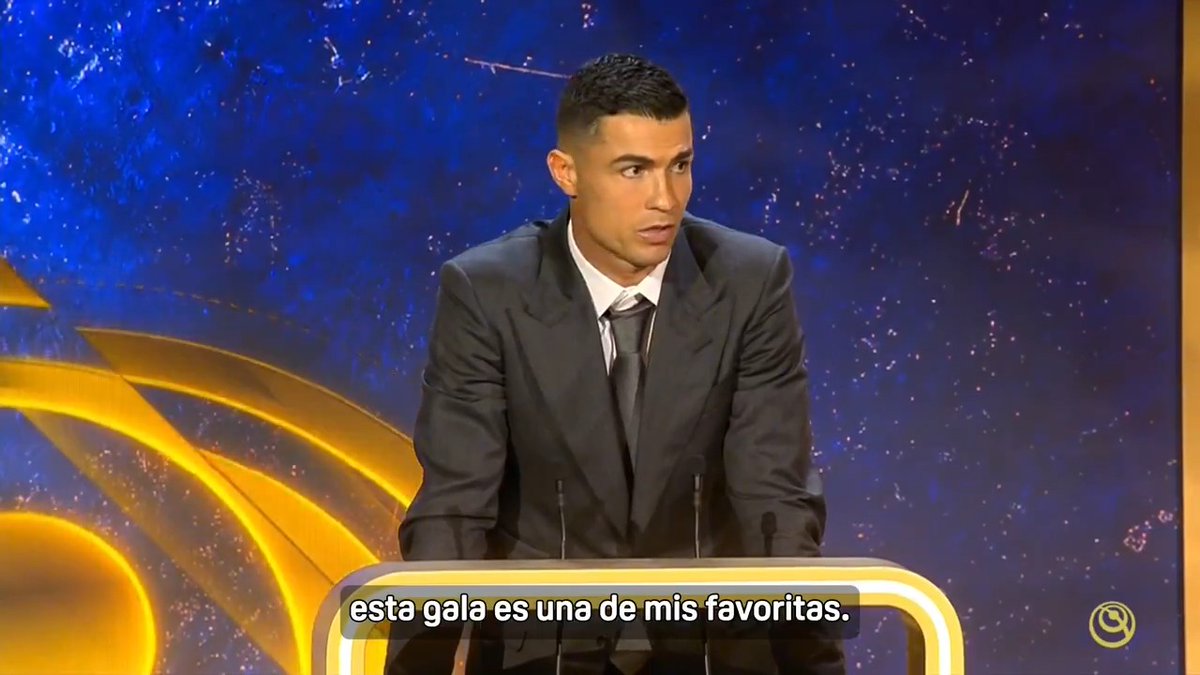 Cristiano Ronaldo tiene una cosa clara: quiere seguir jugando al fútbol ⚽️ "Es difícil seguir, pero la pasión es más grande para mí. Estoy muy motivado, mi objetivo es ganar más trofeos y llegar al número que todos sabéis" #GlobeSoccer